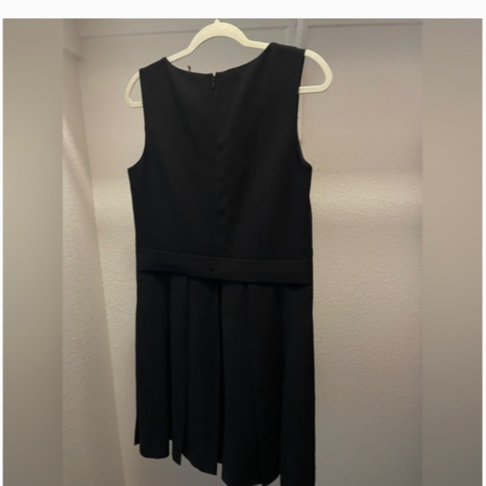 Elie Tahari pleated black dress. Size US 8/medium